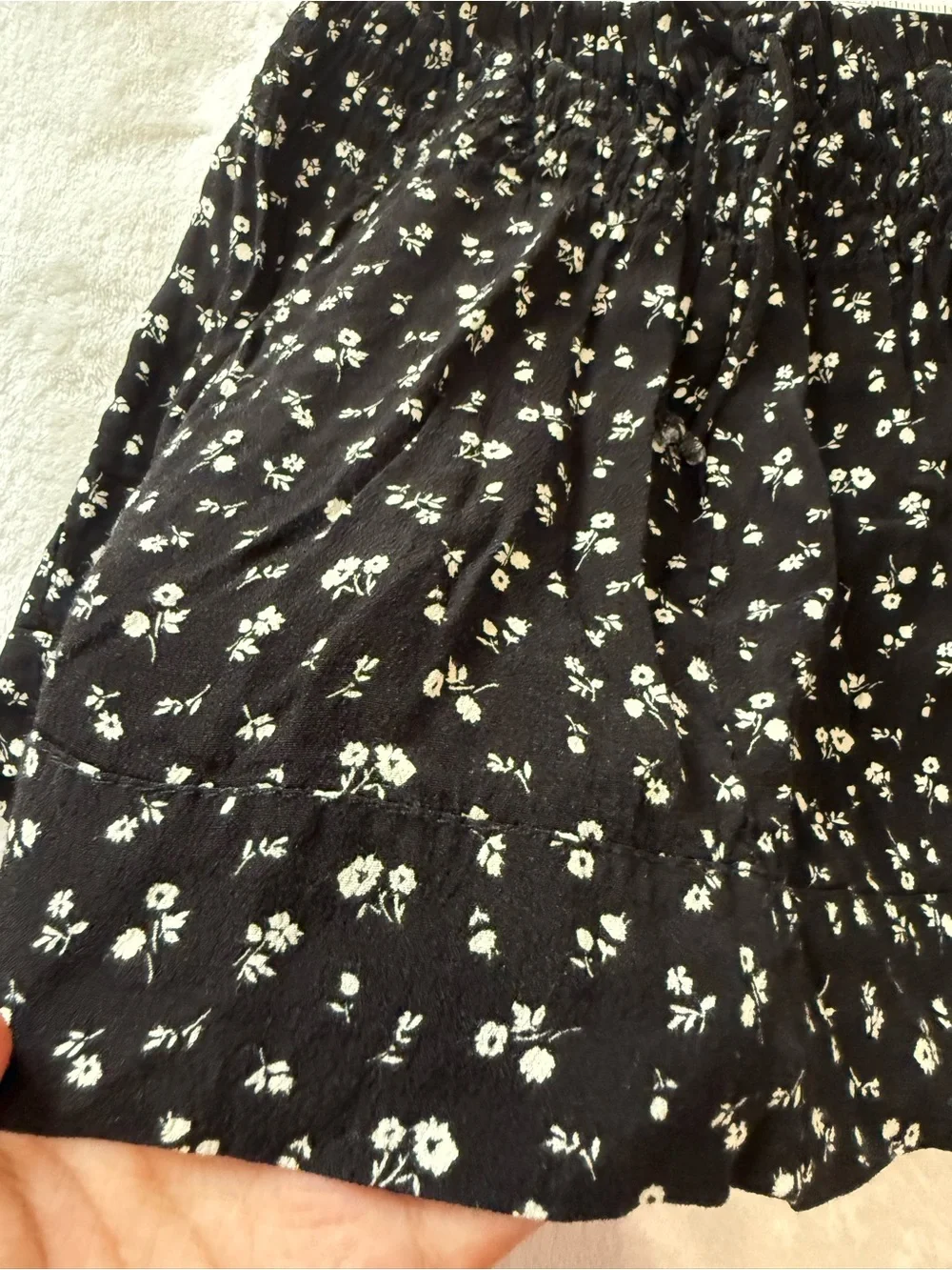 Zara girls Black Floral Tiered Mini Skirt - White Daisy Print 5T